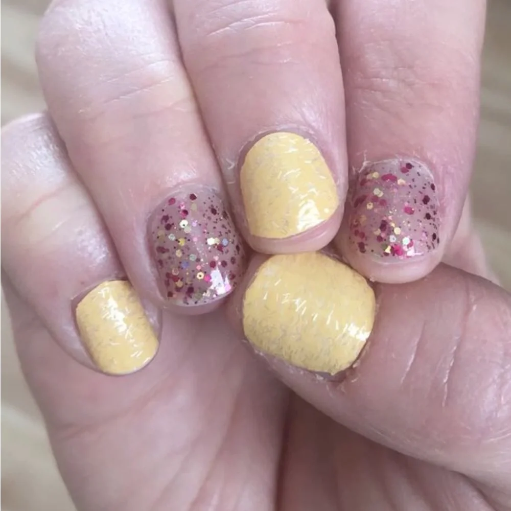 *Exclusive* Color Street: Mellow Yellow | Pale Pastel Curved French Tips Spring